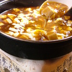 Ichigoya - グツグツ煮立った大名コンロで、とろ～りチーズを溶かしながらお召し上がりいただく「チーズマーボー豆富」。