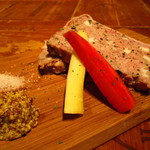 恵比寿バール the MEAT CIRCUS - ゴロゴロお肉のパテドカンパーニュ