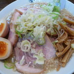 こってりらーめん誉 - しょうゆチャーシューメン（味玉、油多め、味濃いめ）