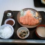 Tonarino Gohan - とんかつ定食