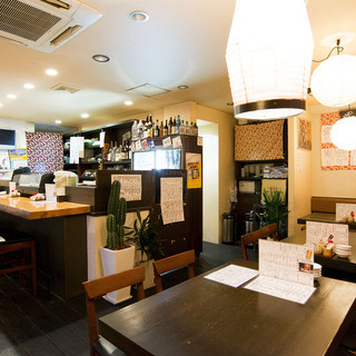 広々していて、お店全体がくつろげる空間です。