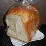 2ヶ月待ち 湯種山食パン（1本540円、1斤270円） レコルト （recolte）パン 移転オープン（兵庫区）