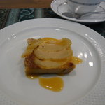 洋食屋 綺・Luck - デザート（桃のフラン？）