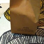 シンプルな紙袋