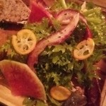 トキシラズ - 鯖の軽いマリネ、キンカン、有機野菜のサラダ