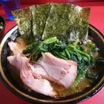 家系総本山 ラーメン 吉村家 - チャーシュー麺、ホウレン草増し