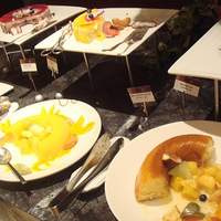 ロビーラウンジ 「マーブルラウンジ」 ヒルトン東京 - ブッフェ台