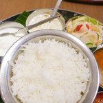 Sri Balaj - ヨーグルト、サラダ、デザート