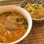 タワンタイ - 今日のランチです( ´ ▽ ` )
      トムヤム麺とカオパットのセット♡
      麺とご飯物の日替わりセットでいい組み合わせだったので(o^^o)
      もっとクセのある味の料理がいいんですけどねーランチにあまりない(ｰ ｰ