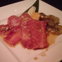 游玄亭 新宿 - お肉と海老がついてきます。これで並のお肉・・・。