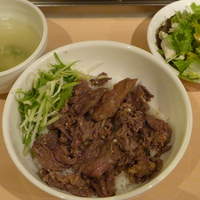 赤身焼肉 かるびあーの 新橋店 - 焼肉丼（葱塩ダレ）税込９００円
