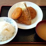 Naeba - ミックスフライ定食690円