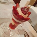 資生堂パーラー - 香川県産 さぬきひめのストロベリーパフェ