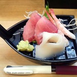 Heiroku Sushi - 晩酌セット745円の刺し盛り。