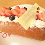 パティスリー イクル - しっとりカステラロールホール＋デコレーション＆プレート…税込1080円＋300円＝1380円