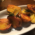 CRAFT BEER HOUSE molto!! - インカの目覚めのオーブン焼き
      甘くてほくほく。塩気も丁度いい