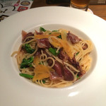 CRAFT BEER HOUSE molto!! - ホタルイカと菜の花のペペロンチーノ
      富山産ホタルイカが丸ごとたっぷり。潮の香りと菜の花のほろ苦さがベストマッチ