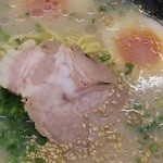 山岡家 - 朝ラーメン（味玉・脂少なめ・味普通・アップ）