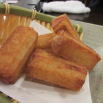 博多魚鮮水産 - ハトシ、魚のすり身をパンで挟んで揚げた長崎の名物料理、これはビールにぴったりでした。
            