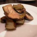 ビストロ サイトウ - ジャンボマッシュルームのバターソテー500円。