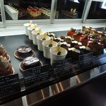 PATISSERIE LACROIX - ショーケース
      