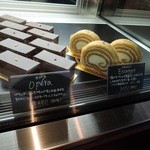 PATISSERIE LACROIX - ショーケース
      