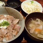 Tamachi Sumibikushiyaki Shoujikiya - とん塩丼　税込８５０円