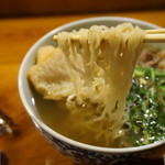 河童の川太郎 - 麺は、十文字らしい細麺仕様。ごぼうと三関セリとの相性が抜群。