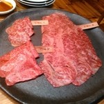 焼肉すどう - こちらはタレをつけて食べるお肉