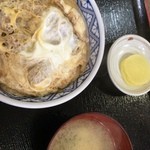 恵比寿食堂 - カツ丼650円。