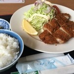 シーサイドラルゴ - とんかつ定食1400円。