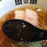 とと - 中華そば醤油　スープアップ（レンゲが黒くて・・・）