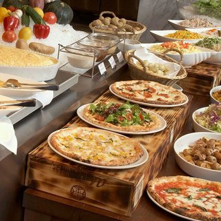 平日 ステーキ付きランチブッフェ 種以上が食べ放題 熱々カットステーキ100ｇ付 Salvatore Cuomo Bar 小倉 サルヴァトーレクオモアンドバール 平和通 イタリアン 食べログ