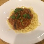 香草イタリア料理あらじん - 和豚もちぶたとなすのミートスパゲティ。
      旨し。