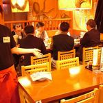 寿司居酒屋 七福 - テーブル4名様×10
元気なスタッフがご案内！