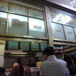 Queen Victoria Market - こちらは焼きたてお惣菜パンとスイーツのお店