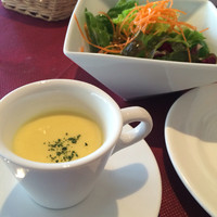 レストラン レジーナ - ランチセットのポタージュスープとサラダ
