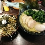 大黒家 - スペシャル(麺大盛り)ほうれん草増しとネギチャーシュー丼(小)