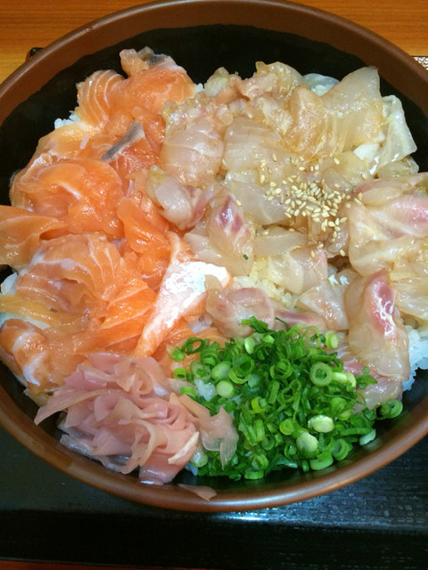 築地ととどん 渋谷店 渋谷 海鮮丼 食べログ