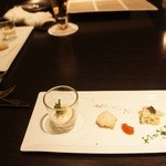 ベイラウンジ - 滑らかなパンナコッタ、鱈のブランダード、蟹身のサラダにはキャビアが