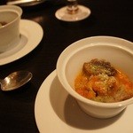 ベイラウンジ - 
      ポークとチキンをオープンで焼かれてた前菜　カスレ