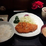 もち豚とんかつ たいよう - とんかつランチ・・・カウンターきれいです