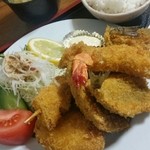 鮮魚卸 小売 魚嘉 - ミックスフライ定食
