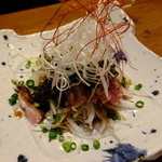 イッサイガッサイ - 薩摩地鶏タタキ：850円