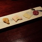 バー ル・サロン - チャーム（アップル・ドライフルーツ入りチョコ・パルミジャーノレジャーノ・サラミ）1602