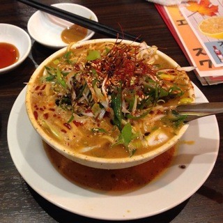 餃子家 龍 - 担々麺 しっかり辛くて香ばしくうま味のあるスープです。