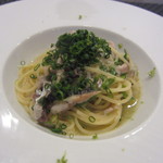 鯵とネギのパスタ、ライム風味。