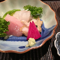 魚菜料理 縄屋 - ビンチョウマグロ・鯛・鮑の活鮮