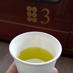 ROKUMON - 戸倉駅でふるまわれた戸倉上山田温泉の源泉で沸かしたお茶