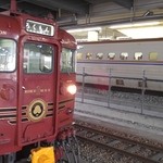 ろくもん - ろくもんの後ろには北陸新幹線